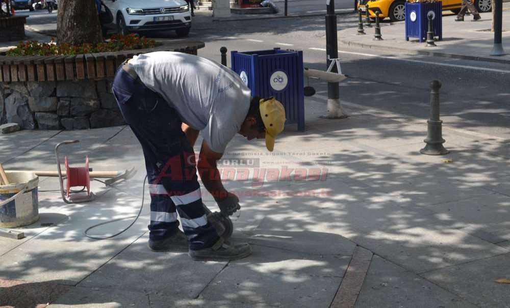 Cumhuriyet Meydanı'nda Hummalı Çalışma