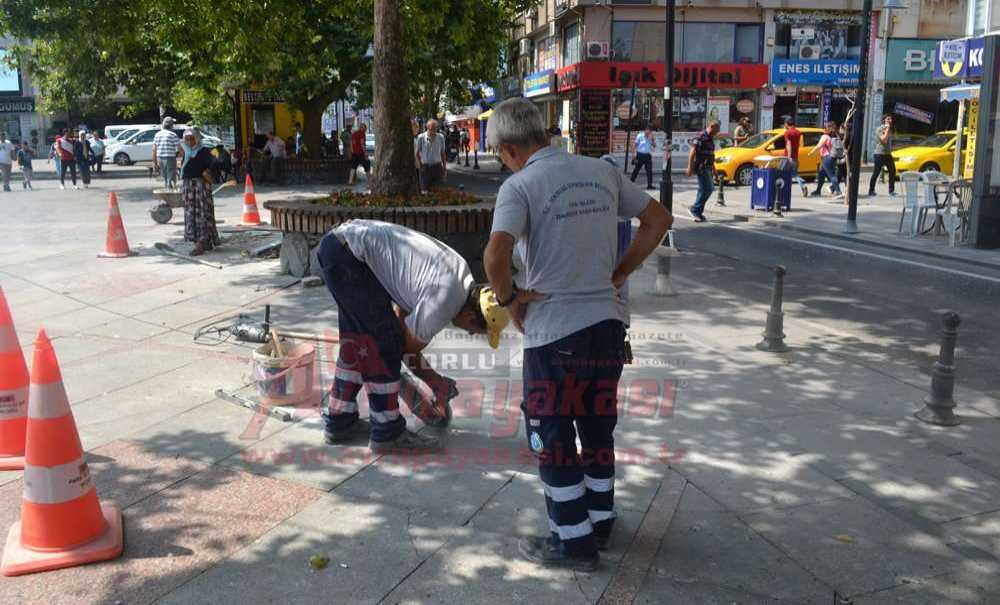 Cumhuriyet Meydanı'nda Hummalı Çalışma