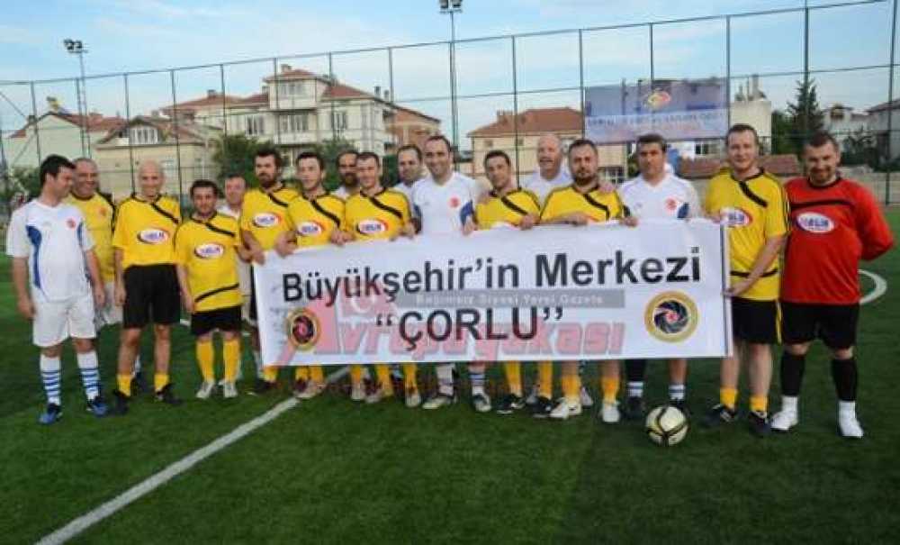 Çorlu Gazeteciler Derneği'nden Anlamlı Afiş