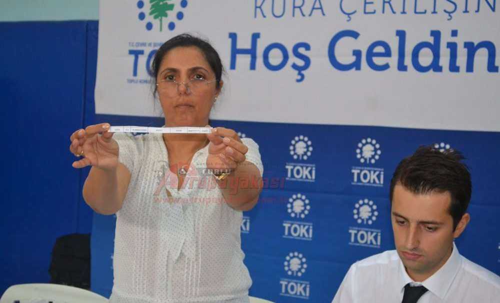 Toki Çekilişinde, Başvuranlar Salona Sığmadı