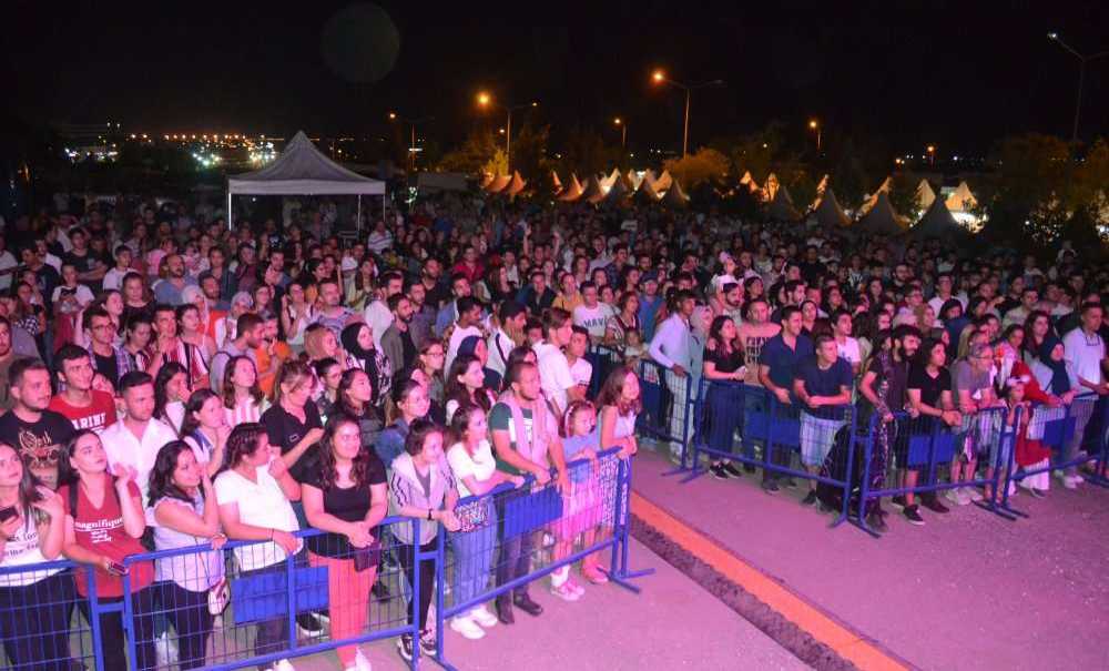 Aydilge Şarkılarıyla Mest Etti