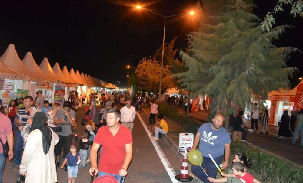 Vatandaşlar Ve Üreticiler Fuarlara İlgi Gösteriyor