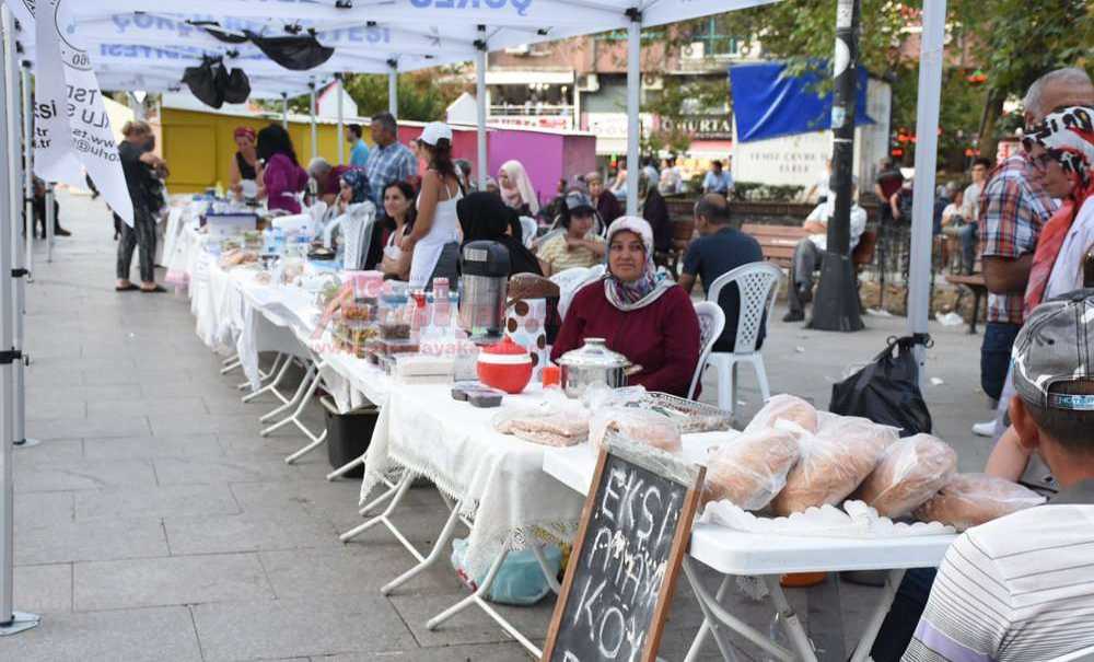 Kermeste Sattıkları Ürünlerle Aile Bütçesine Destek Oluyor