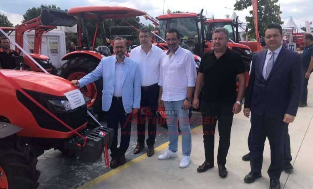 Mustafa Yel, Fuar Alanını Gezdi