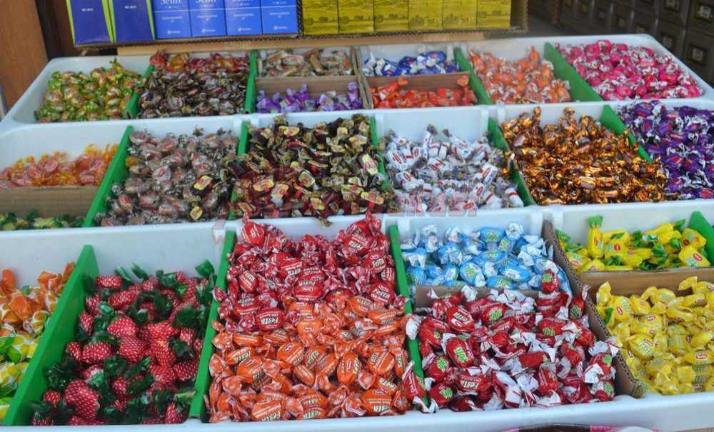 Şeker Ve Çikolatalar Tezgahları Renklendirdi