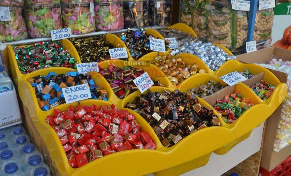 Şeker Ve Çikolatalar Tezgahları Renklendirdi