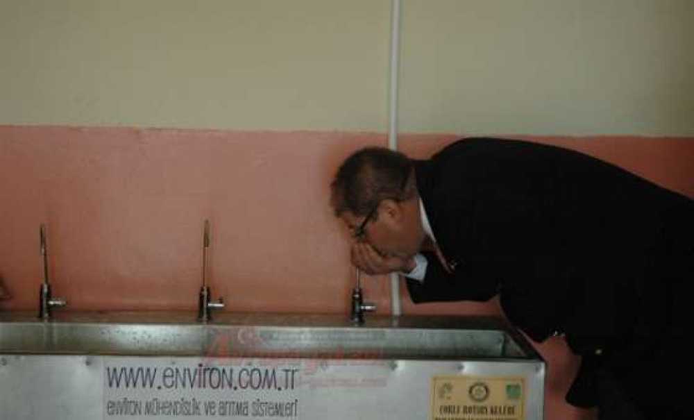 Rotaract`lardan Vali Şenol Engin İlkokuluna Arıtma Cihazı