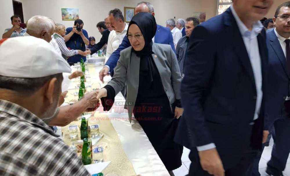 Şentop Huzurevi'nde Yaşlılarla Bayramlaştı