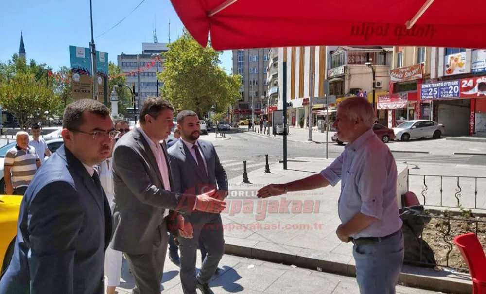 Ak Parti Vatandaşlarla Bayramlaştı