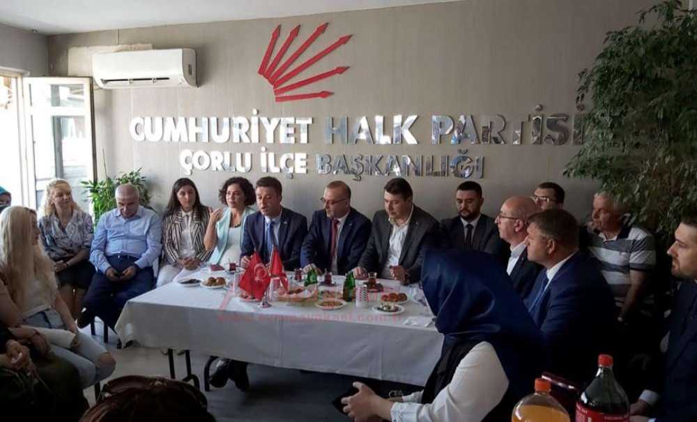 Bayramda Ak Parti Chp'yi Ziyaret Etti