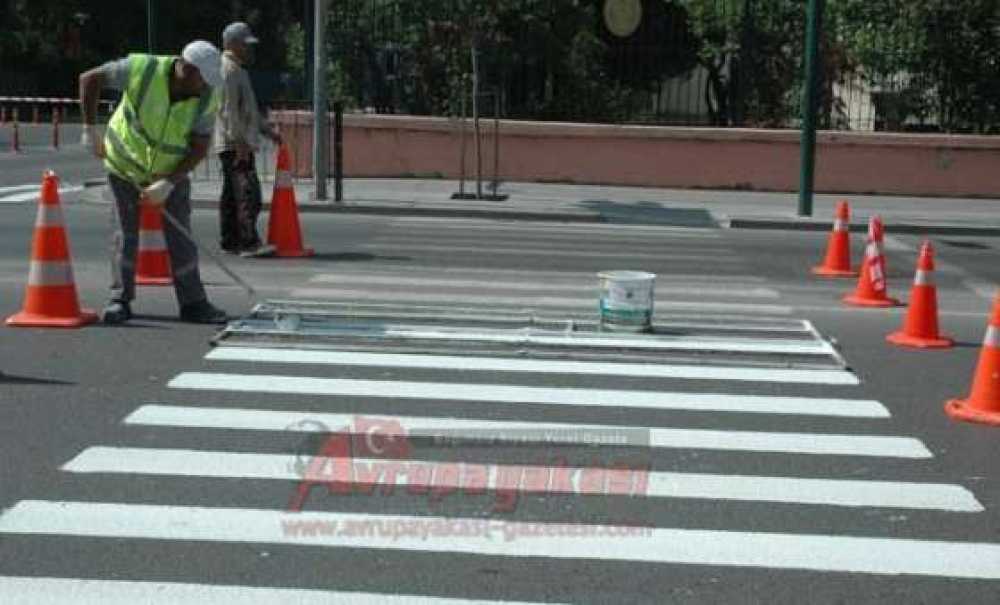 Yaya Geçitleri Boyanıyor