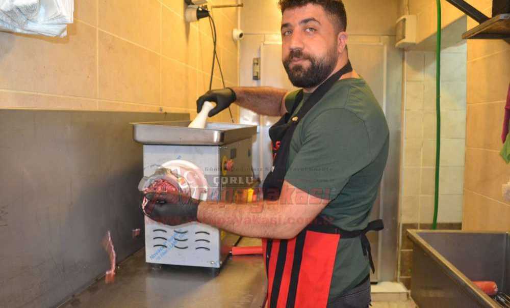 Kasaplarda Kıyma Yoğunluğu Yaşanıyor