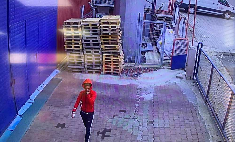 İşyerlerine Girip Güpegündüz Hırsızlık Yaptılar