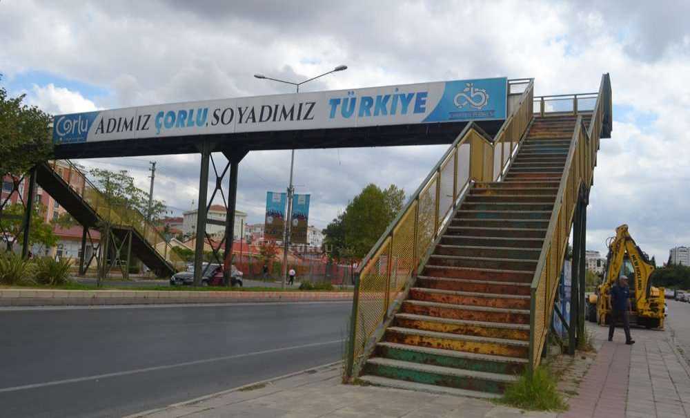 Üst Geçit Bakım İstiyor