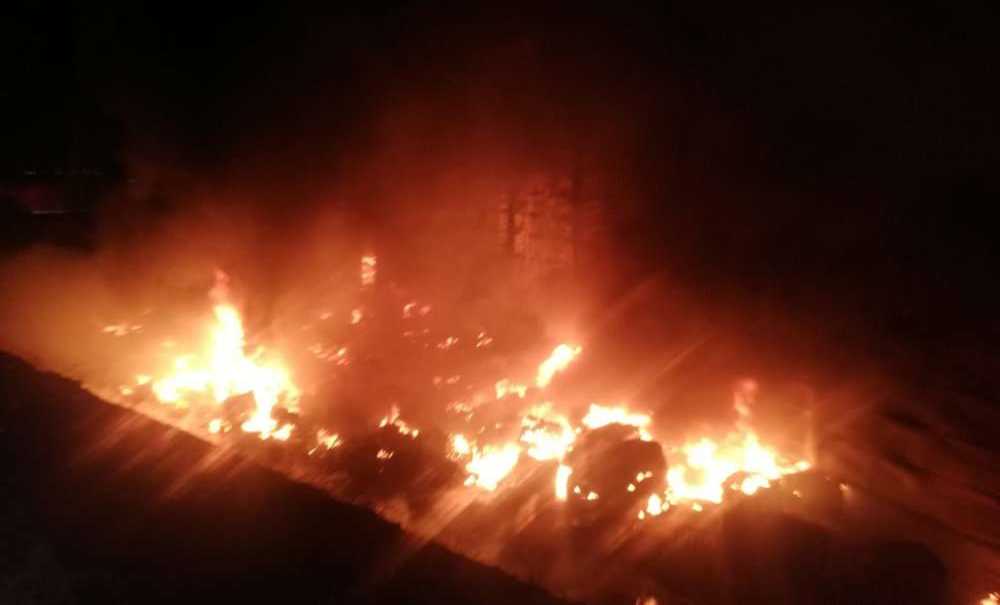 Alevler Zifiri Karanlığı Aydınlattı