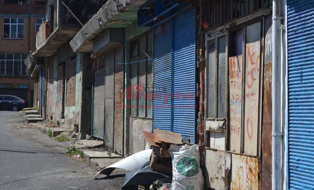 Bu Yer, Hayalet Kasaba Görünümünde