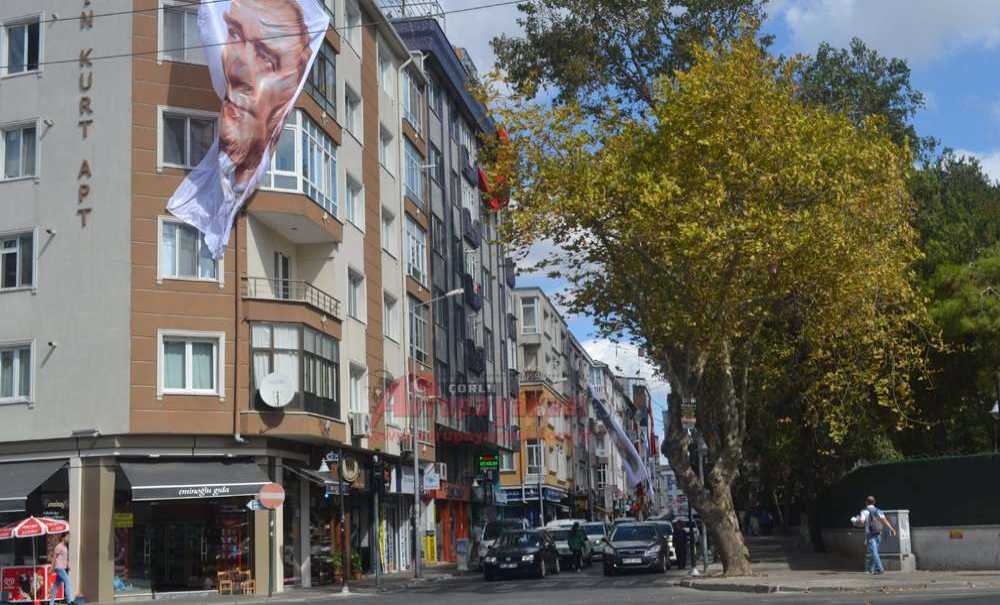 Cadde Türk Bayrağı Ve Atatürk Posterleriyle Süslendi