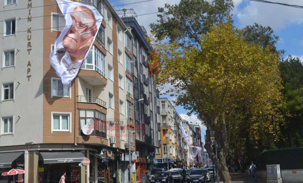 Cadde Türk Bayrağı Ve Atatürk Posterleriyle Süslendi