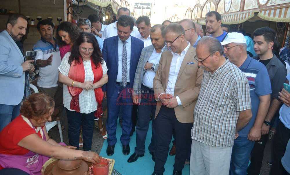 Festival Renkli Görüntülerle Başladı