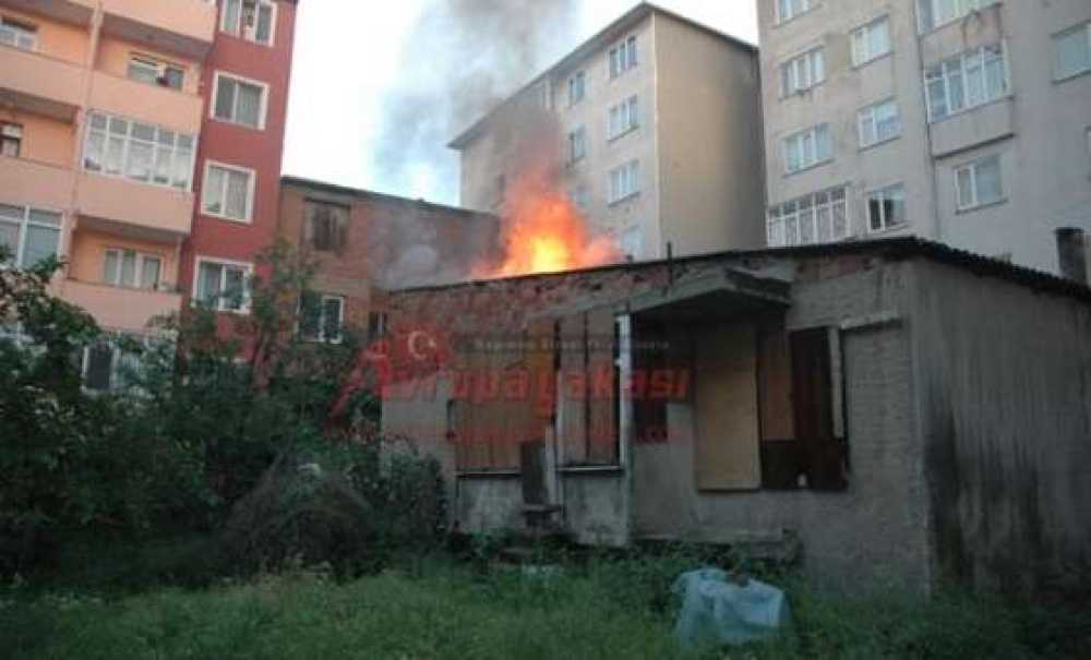 Metruk Bina Yangını Mahalleliyi Korkuttu