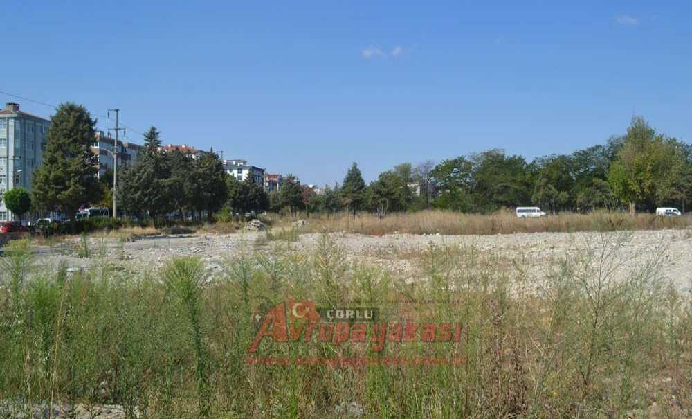 Millet Bahçesi Olacak Alan Çöplük İçinde