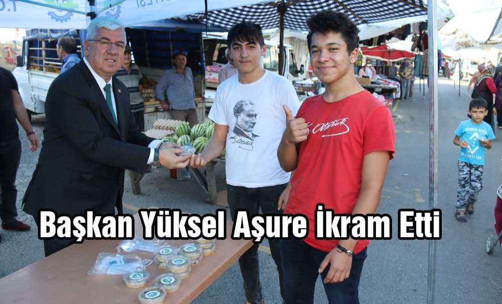 Başkan Yüksel Aşure İkram Etti