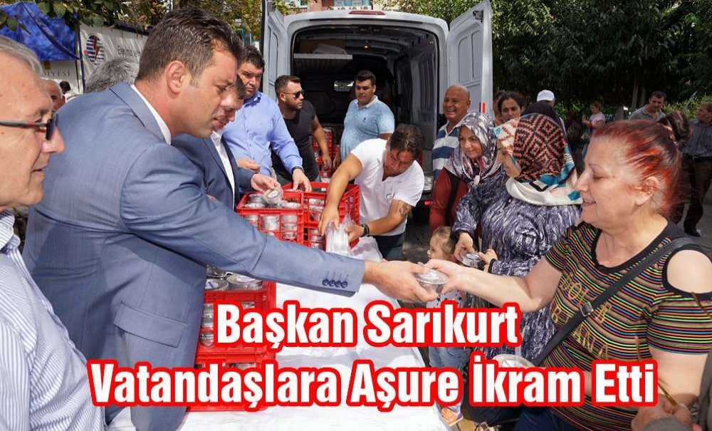 Başkan Sarıkurt Vatandaşlara Aşure İkram Etti