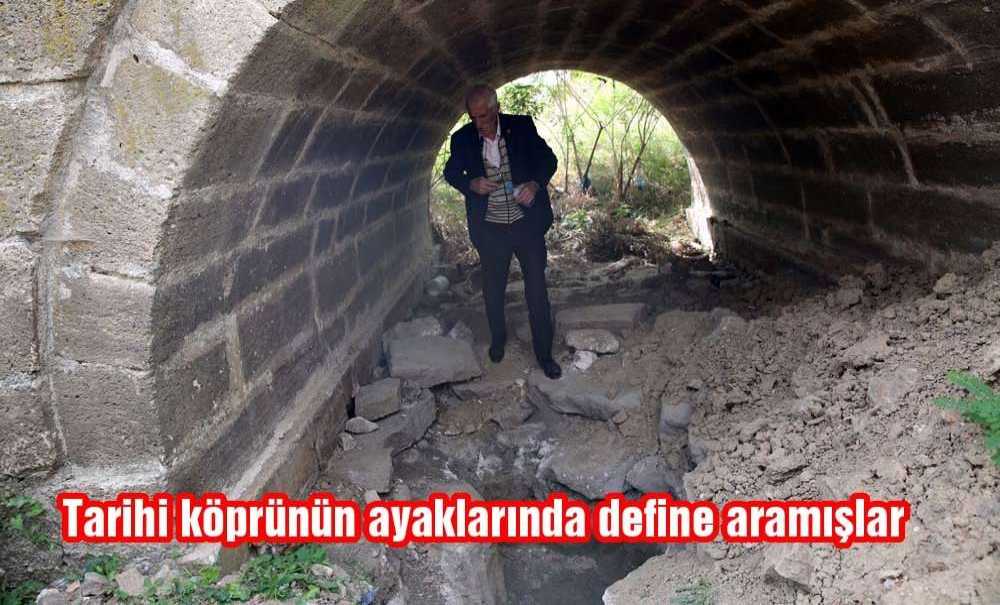 Tarihi Köprünün Ayaklarında Define Aramışlar
