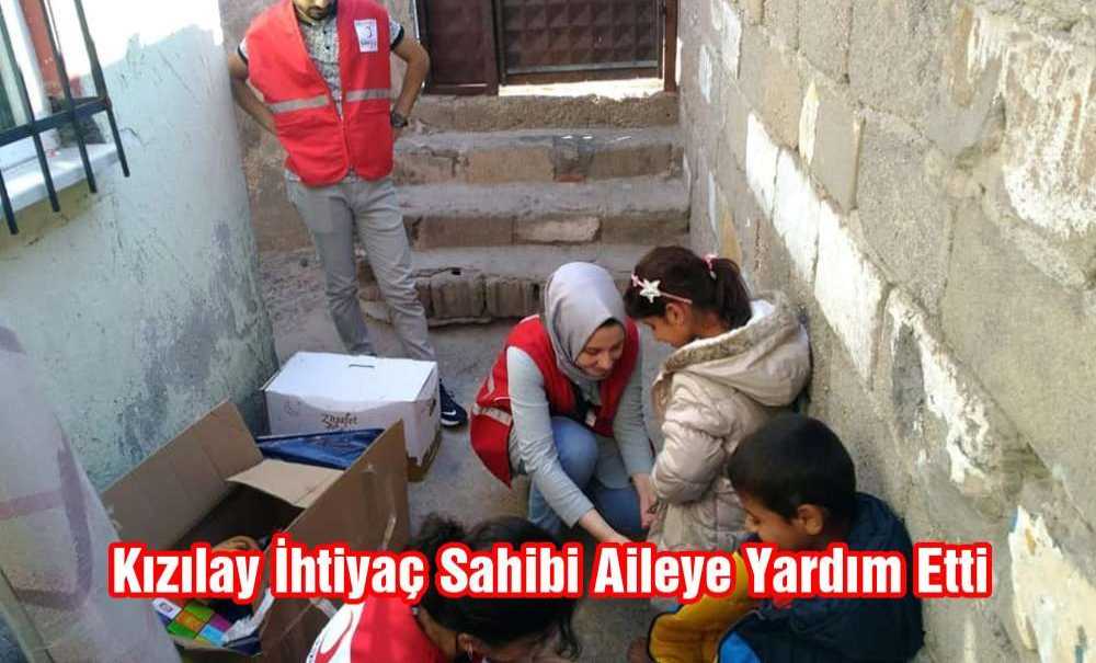 Kızılay İhtiyaç Sahibi Aileye Yardım Etti