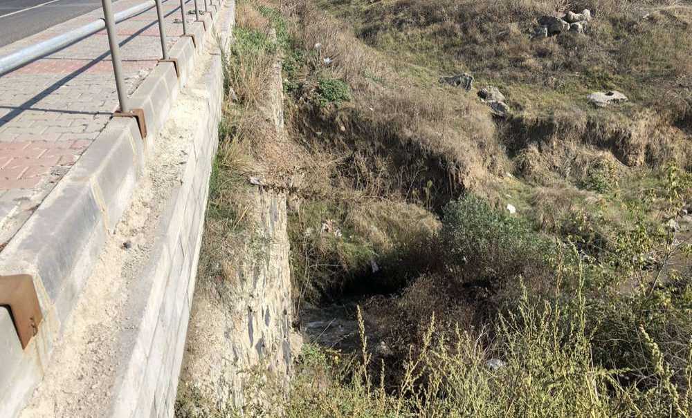 “Bir Sabahta Bu Derenin Başında Poz Versin”