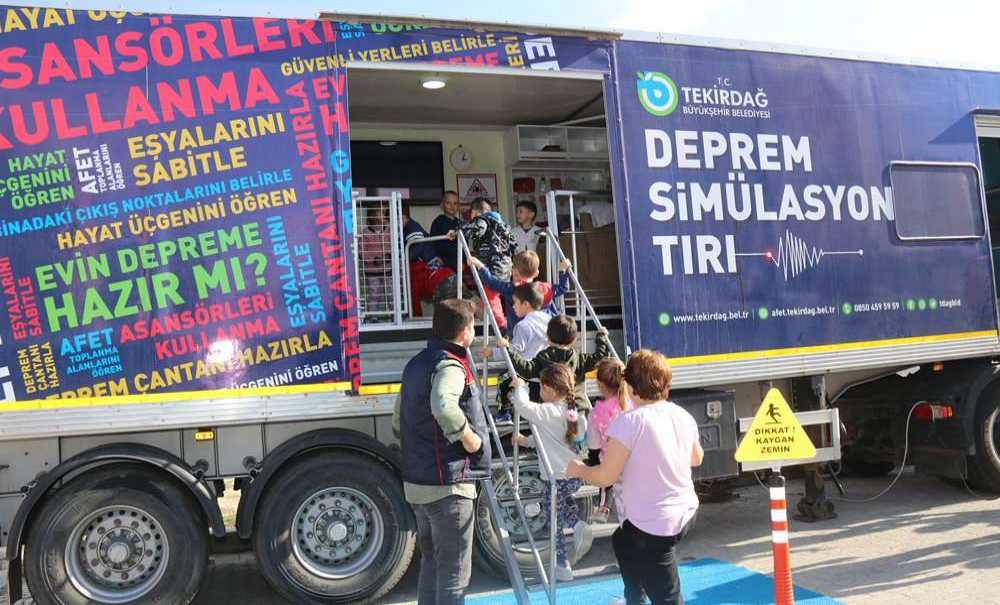 Minik Öğrenciler Deprem Konusunda Bilgilendirildi