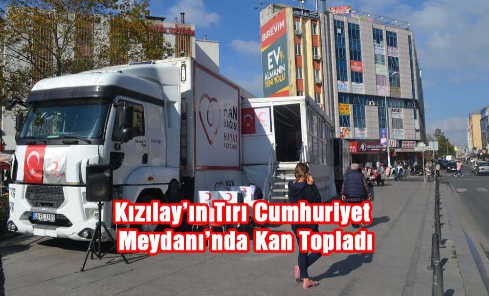 Kızılay'ın Tir'ı Cumhuriyet Meydanı'nda Kan Topladı