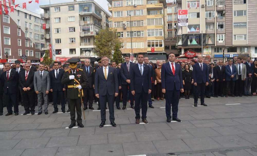 Çelenk Sunma Töreni Düzenlendi