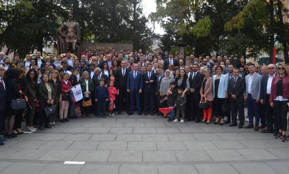 Çelenk Sunma Töreni Düzenlendi