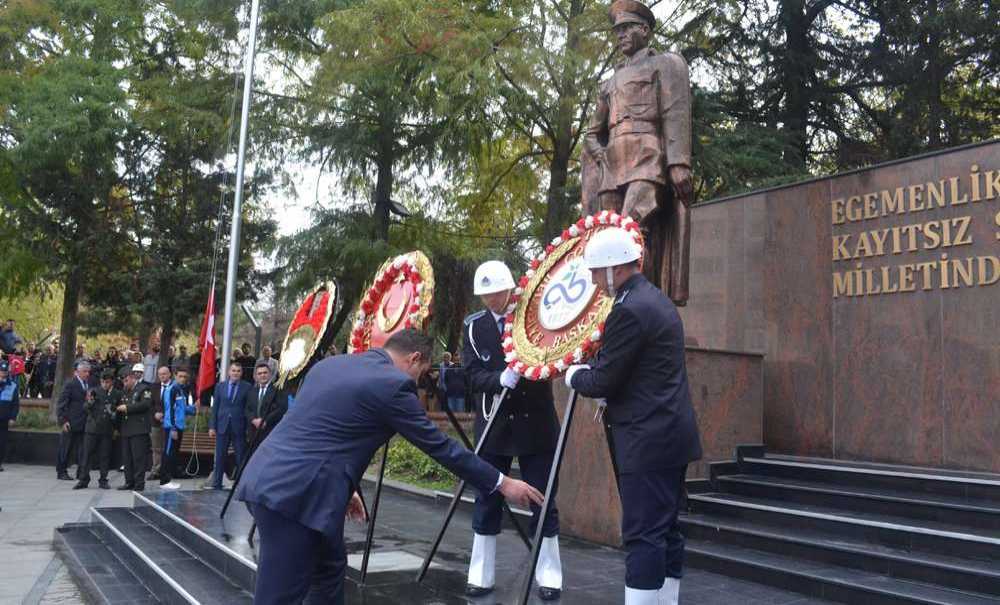 Çelenk Sunma Töreni Düzenlendi