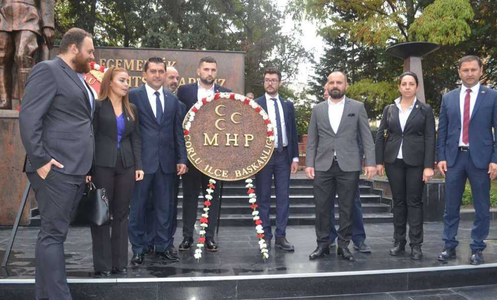 Çelenk Sunma Töreni Düzenlendi