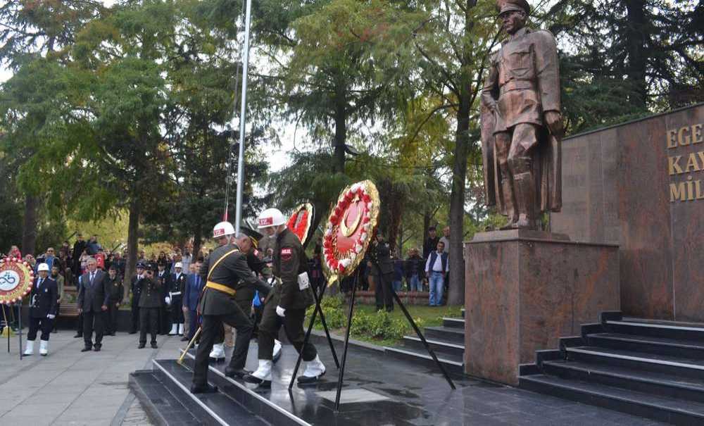 Çelenk Sunma Töreni Düzenlendi