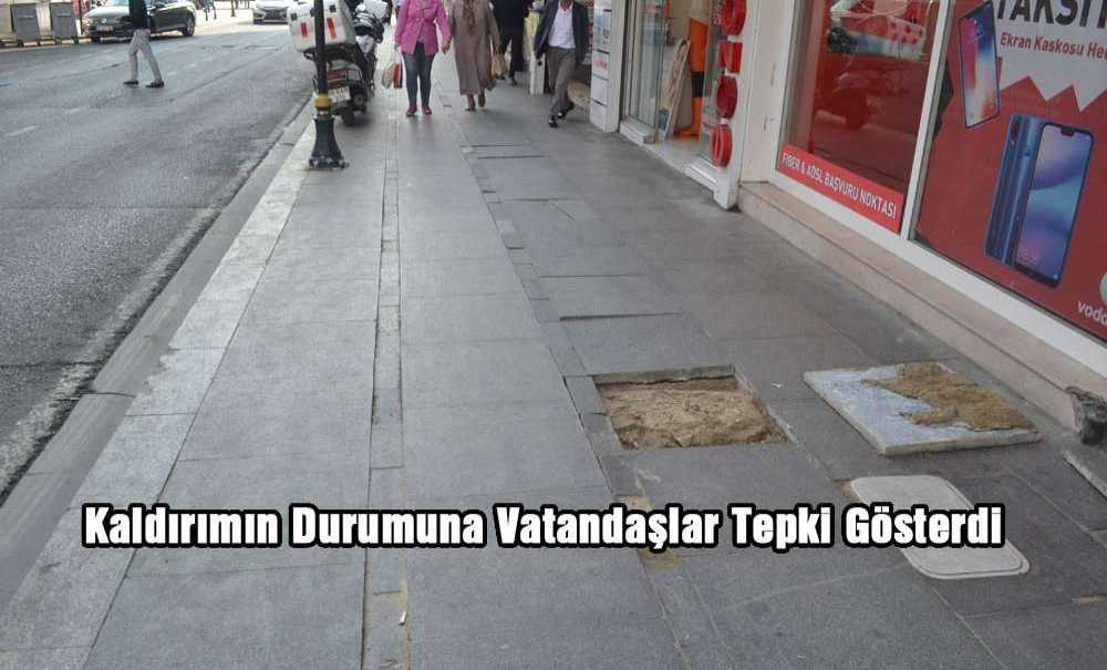 Kaldırımın Durumuna Vatandaşlar Tepki Gösterdi