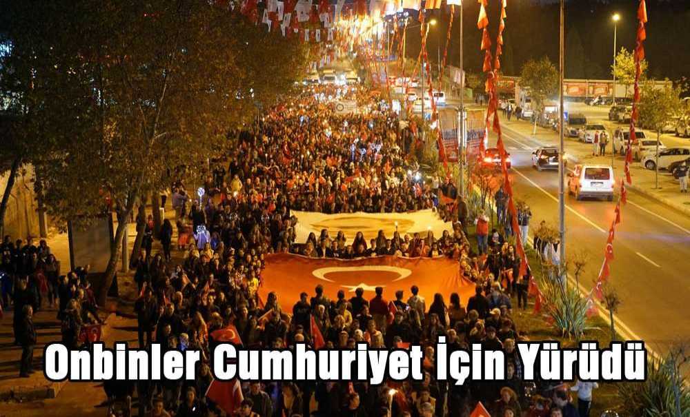On Binler Cumhuriyet İçin Yürüdü