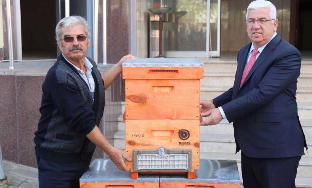 Ergene'deki Arı Üreticilerine Kovanları Teslim Edildi