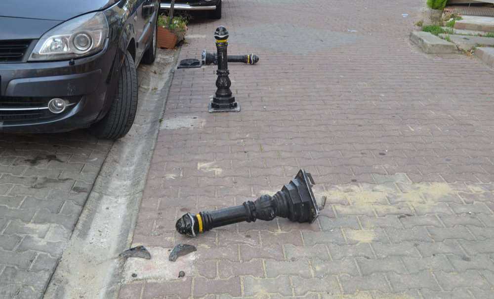 Araçlarını Park Etmek İçin Bilerek Söküyorlar