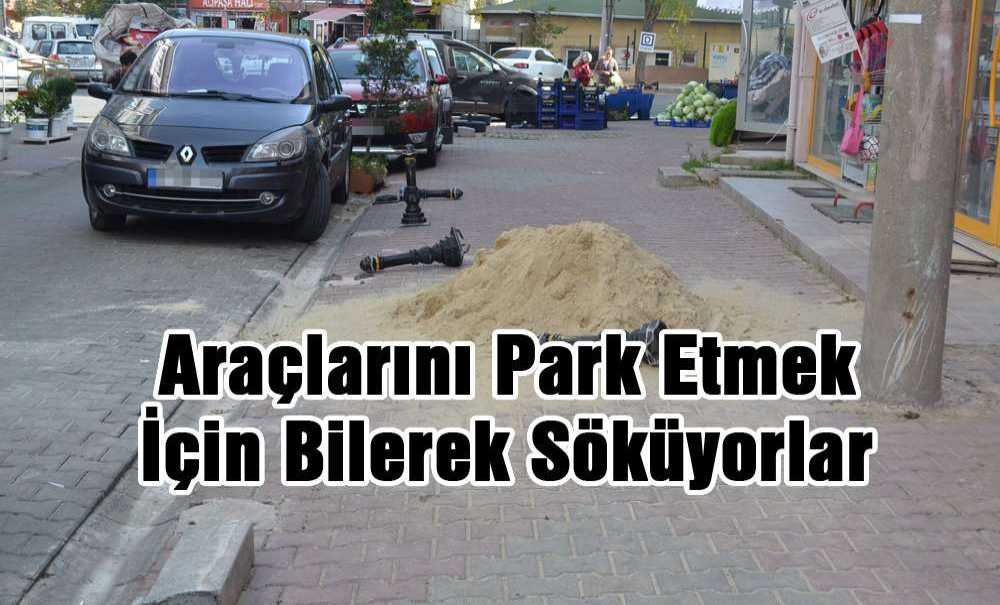 Araçlarını Park Etmek İçin Bilerek Söküyorlar