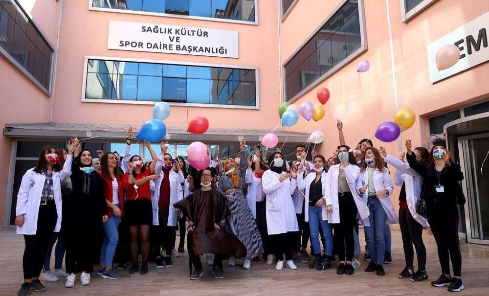 Üniversite Öğrencisi 4 Yıldır Uzattığı Saçlarını Kanser Hastaları Için Bağışladı