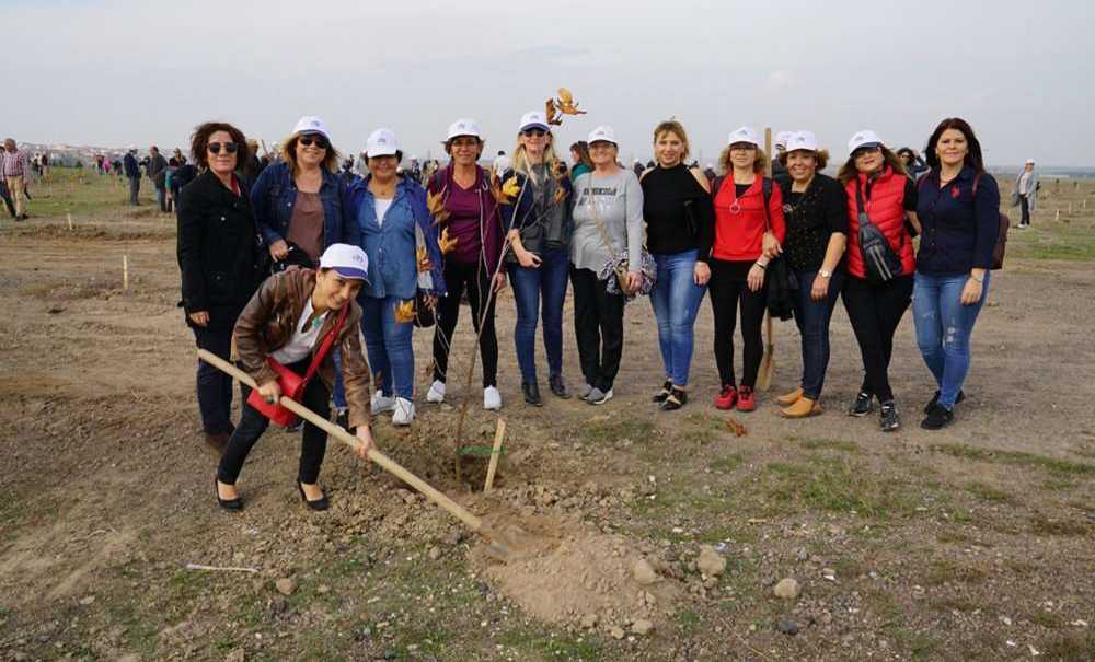 Çorlu Belediyesi Fidanları Toprakla Buluşturdu