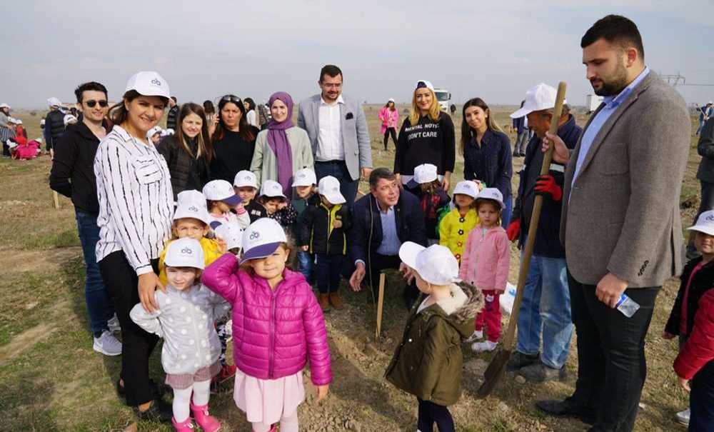 Çorlu Belediyesi Fidanları Toprakla Buluşturdu