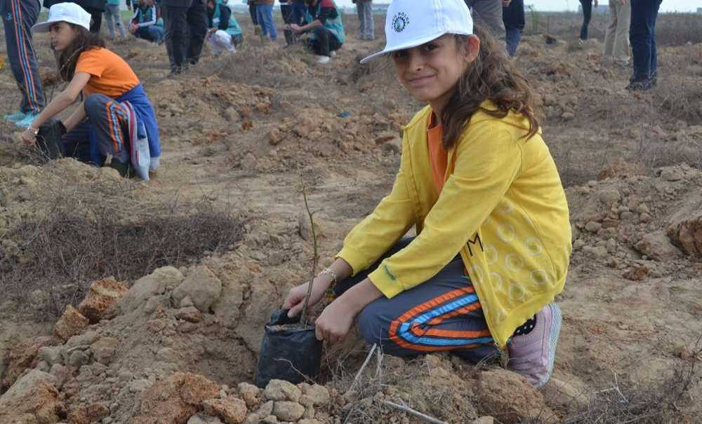 Gelecek İçin 20 Bin Fidan Toprakla Buluştu