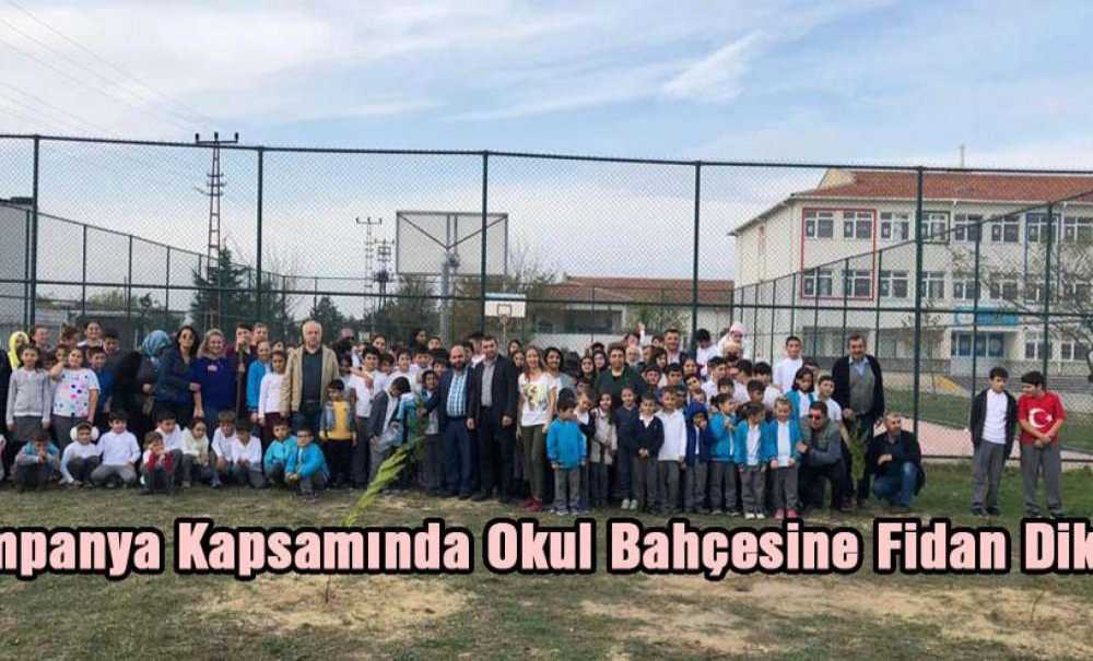 Kampanya Kapsamında Okul Bahçesine Fidan Dikildi