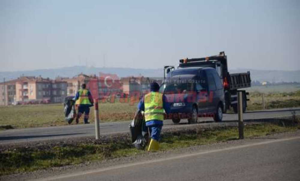 Bitemeyen Bulvar'da Çöp Temizliği