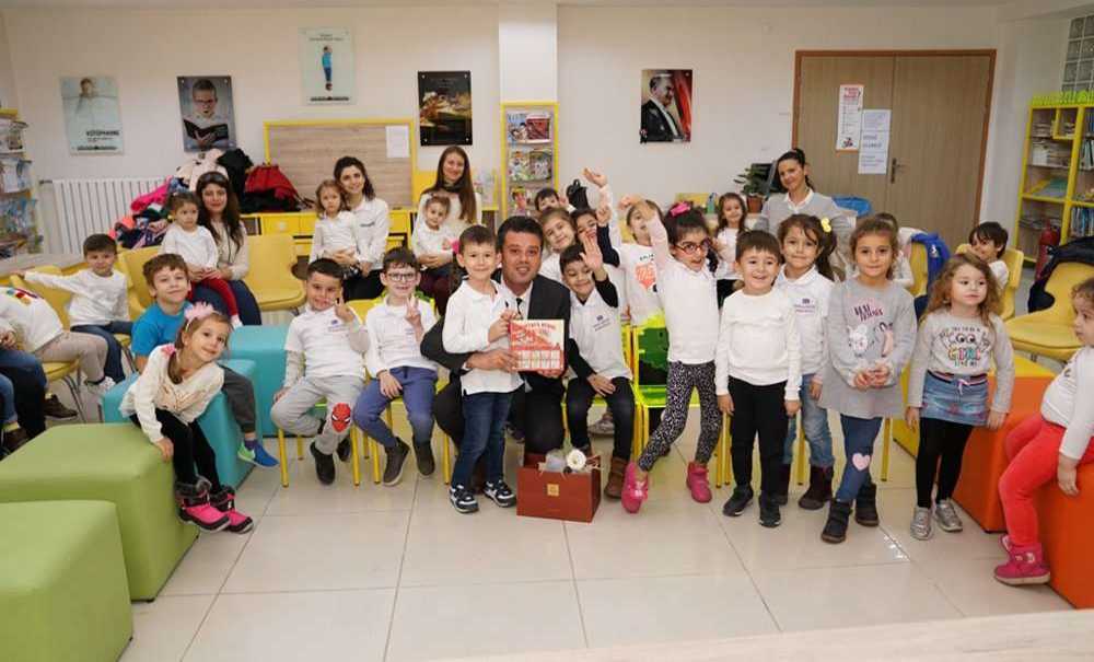 Başkan Sarıkurt Öğrencilere Kitap Okudu