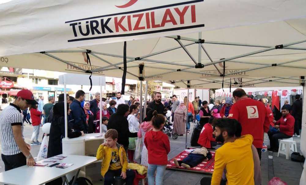 Atatürk Meydanı'nda İlk Yardım Eğitimi Verdiler